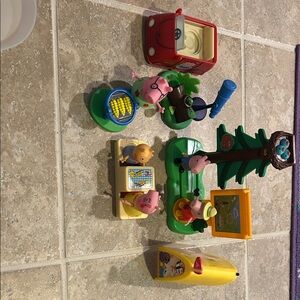 Peppa Pig Adventure Playset with Red and Yellow Features